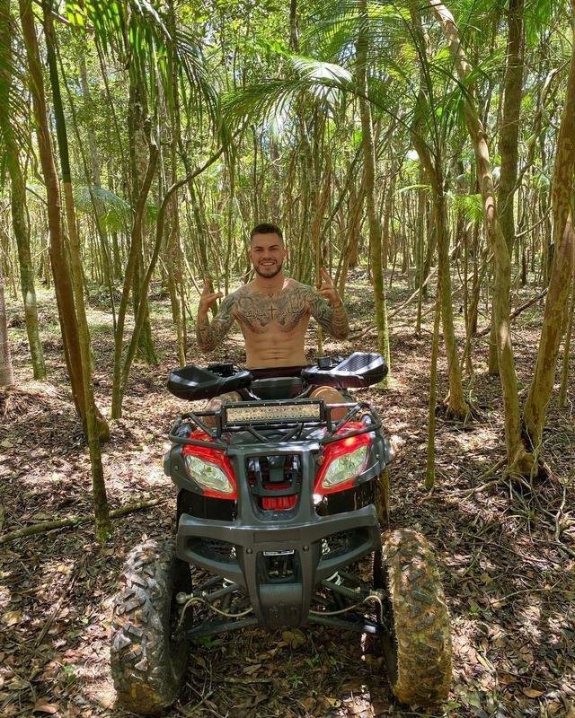 Nathan aproveita as frias curtindo a natureza