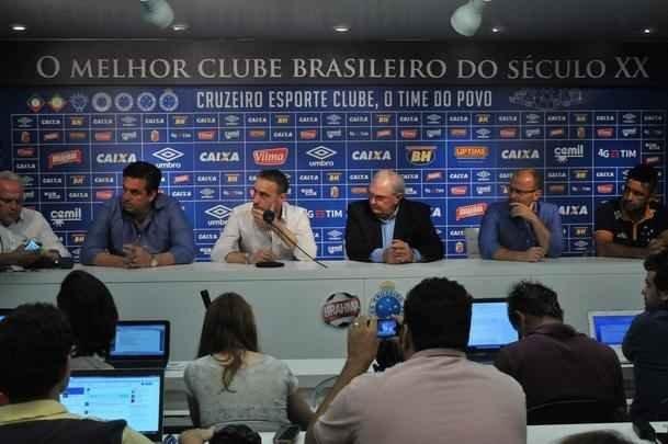 Portugus Paulo Bento foi apresentado nesta segunda-feira como novo treinador do Cruzeiro