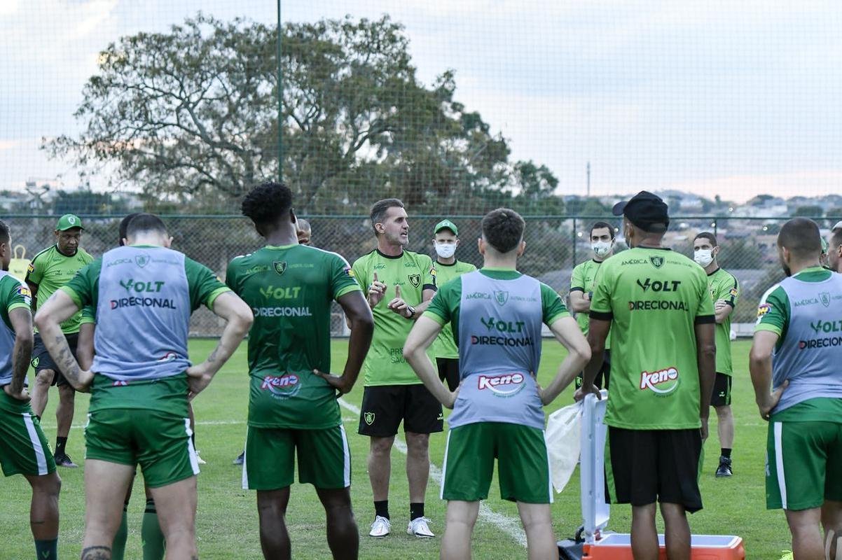 Mancini comandou primeiras atividades no Coelho nesta semana