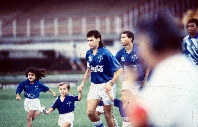 Outro grande especialista em cobranças de falta e pênalti, o lateral-direito Paulo Roberto Costa ganhou uma Supercopa (1992), uma Copa do Brasil (1993) e dois Campeonatos Mineiros (1992 e 1994) pelo Cruzeiro. Depois de um breve período no Corinthians, o ex-camisa 2 celeste acertou com o Atlético.
