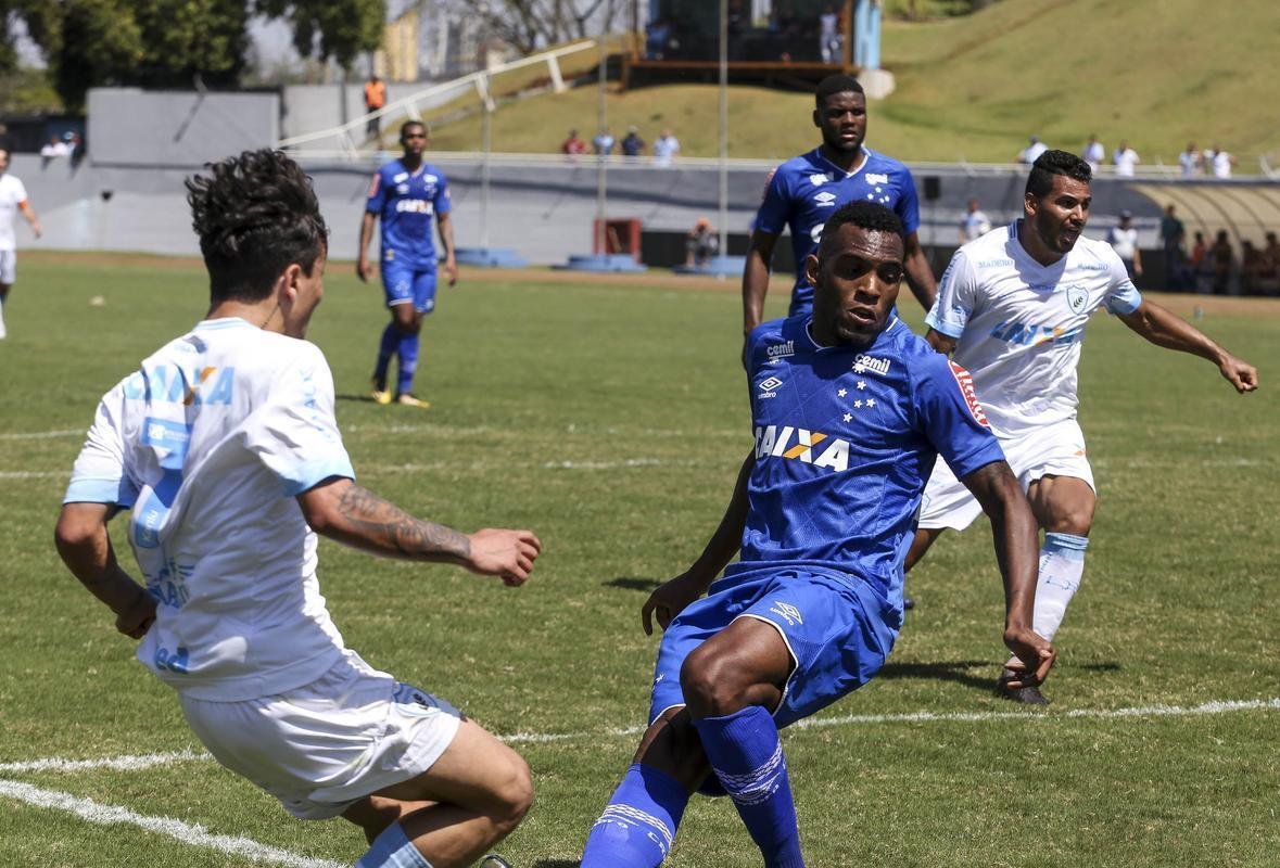 Cruzeiro chegou a abrir 2 a 0 sobre o Londrina, com gols de Lucas Silva e Sassá, mas cedeu o empate no segundo tempo e perdeu nos pênaltis por 3 a 1. Time foi eliminado na semifinal da Primeira Liga.