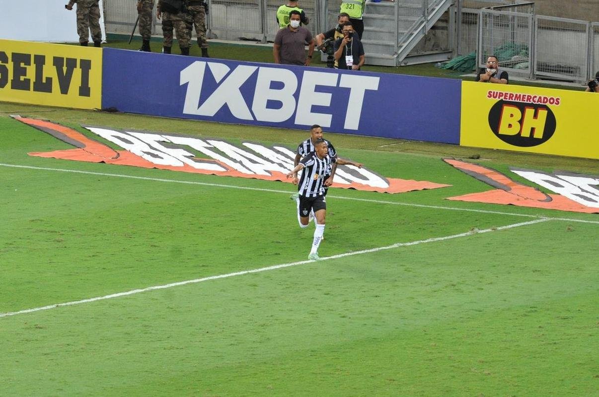 Ademir entrou no segundo tempo e fez o gol da virada do Atltico nos acrscimos