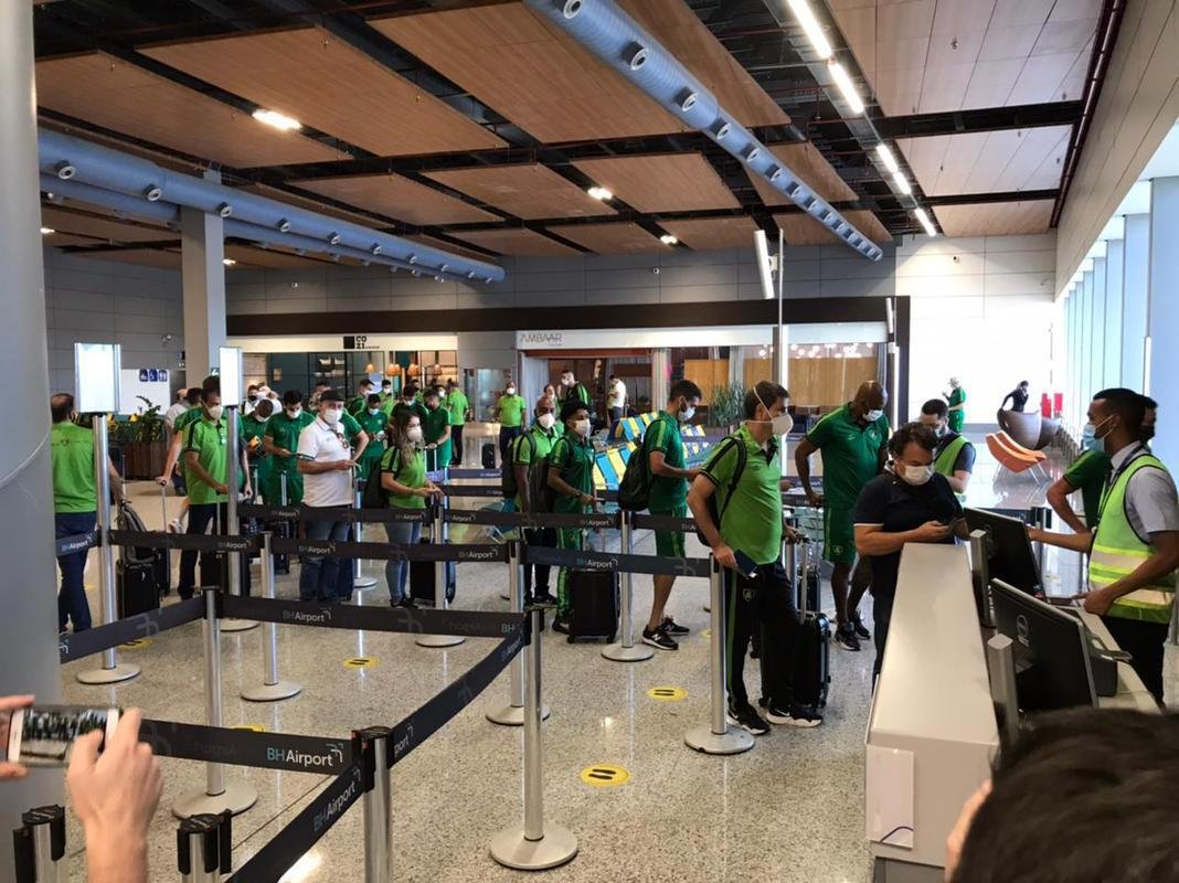 Delegao do Amrica embarca rumo a Assuno