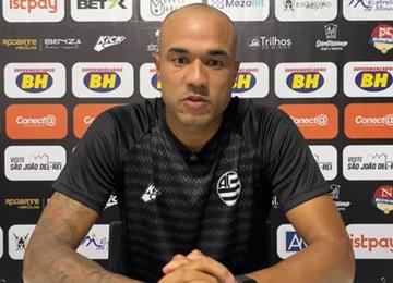 Roger Silva, que deixou o clube de São João del Rei para assumir o Pouso Alegre, diz que lance envolvendo goleiro do Galo foi normal