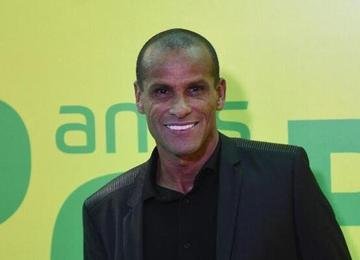 Pentacampeão do mundo com a Seleção Brasileira em 2002, ex-jogador analisou o momento vivido pelo clube celeste e citou urgência por contratações
