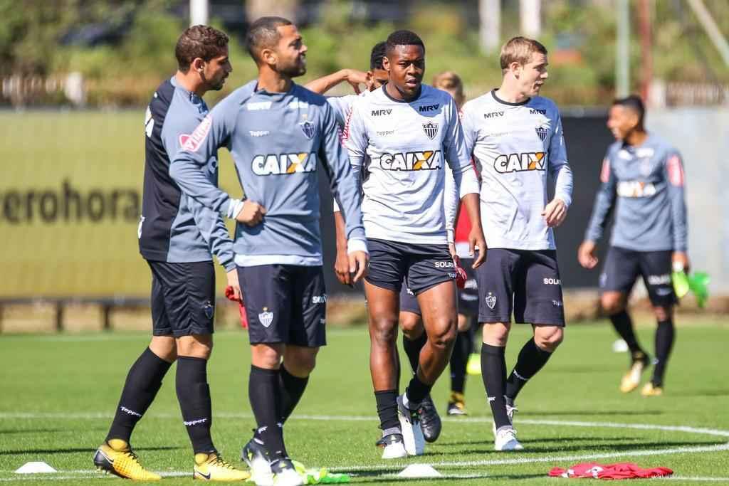 Galo fecha preparao para jogo contra o Grmio no CT do Internacional