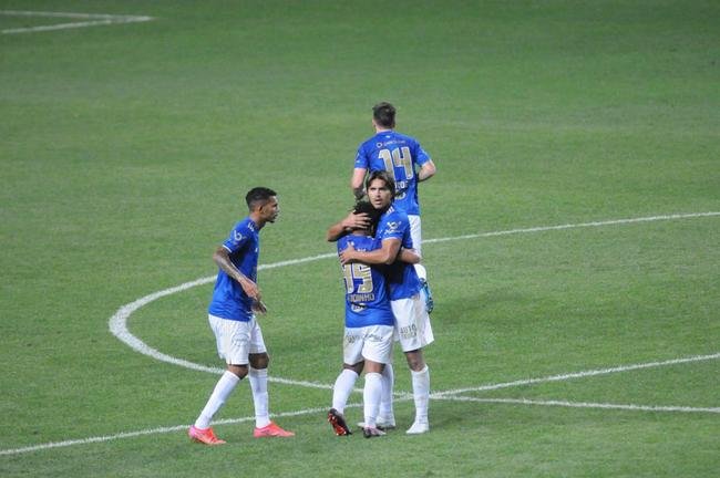 Fotos do duelo entre Cruzeiro e Sampaio Corra, no Independncia, em Belo Horizonte, pela 18 rodada da Srie B do Campeonato Brasileiro