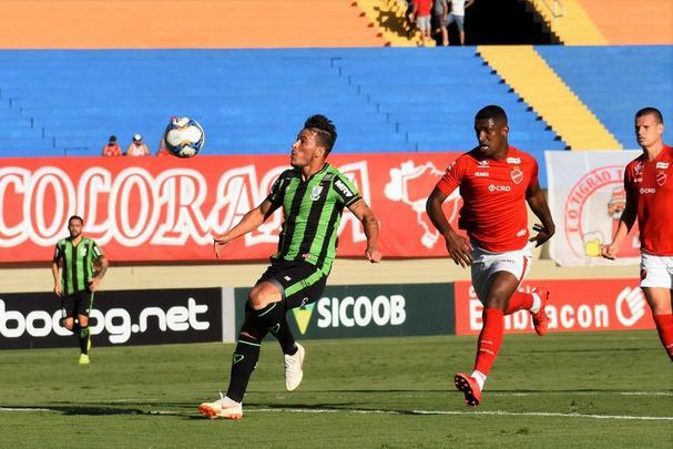 Fotos do empate entre Vila Nova e América