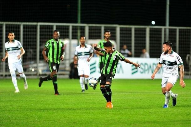 Equipes se enfrentaram nesta segunda-feira, s 20h, pela sexta rodada da Srie B do Brasileiro