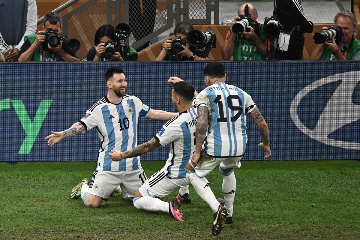 Na prorrogao, Messi fez mais um e recolocou a Argentina na frente da Frana: 3 a 2