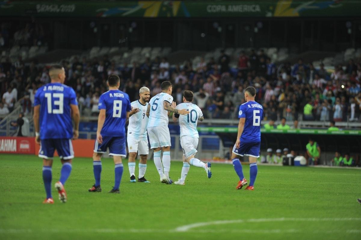 Fotos do duelo entre Argentina e Paraguai, no Mineiro, pela Copa Amrica