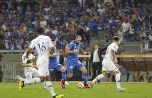 Lances do primeiro tempo de Cruzeiro e Boca Juniors, no Mineiro, pela Copa Libertadores