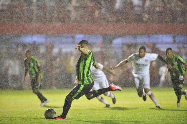 As melhores fotos do duelo entre Villa Nova e Amrica, em Nova Lima, pelo Mineiro
