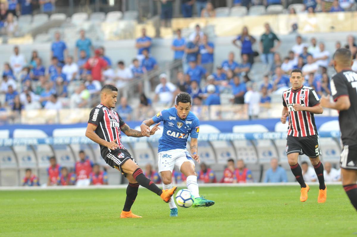 Fotos do jogo entre Cruzeiro e So Paulo