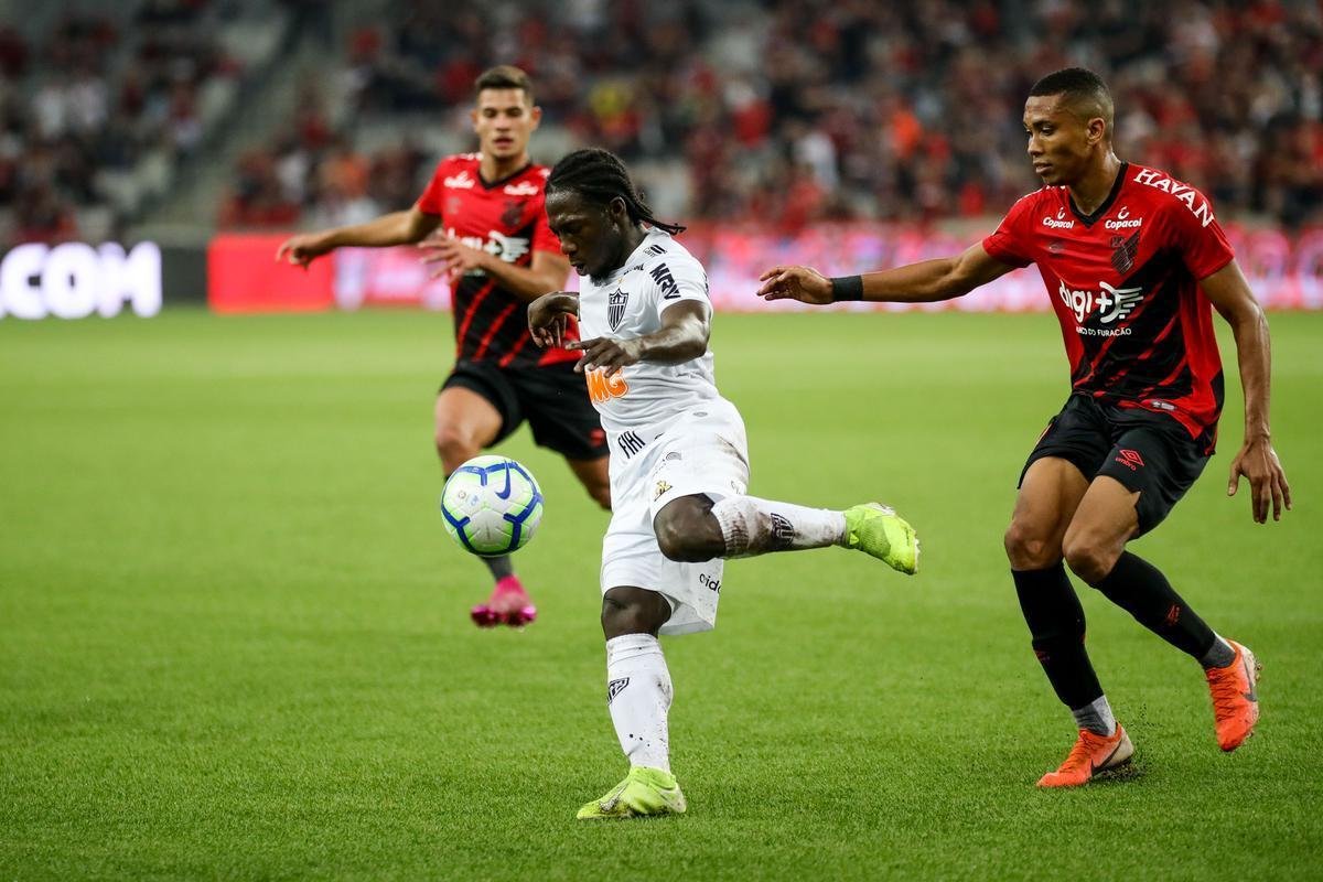 Galo perdeu muitas chances e acabou derrotado pelo xará paranaense