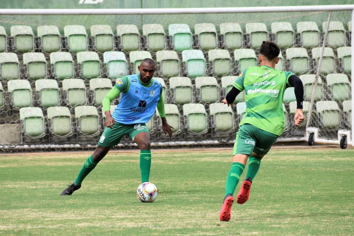 O Amrica segue com treinos preparatrios para a disputa do Campeonato Mineiro 2021. Comandados pelo auxiliar tcnico Mrcio Hahn, jogadores da base americana - e tambm os que tiveram menos oportunidades na temporada 2020 - realizam atividades voltadas ao Estadual.