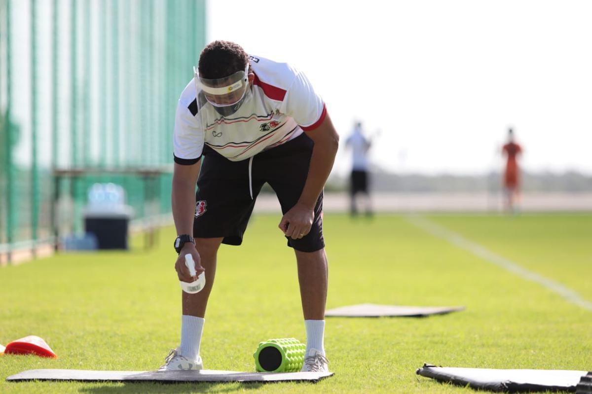 Dando sequência aos treinos, em retomada às atividades suspensas pela pandemia, elenco do Santa Cruz é dividido em três equipes para os trabalhos desta quinta-feira; grupo ainda não usará bola.