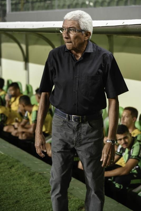 Fotos do primeiro tempo do duelo entre Amrica e Guarani, no Independncia, pela 11 rodada do Mineiro