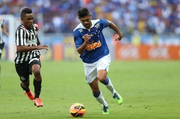Imagens do jogo entre Cruzeiro e Santos, no Mineiro, pela 13 rodada da Srie A