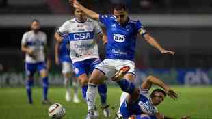 Lateral-direito celebrou a boa campanha do Cruzeiro no primeiro turno da competição; Raposa terminou com sete pontos de vantagem na liderança