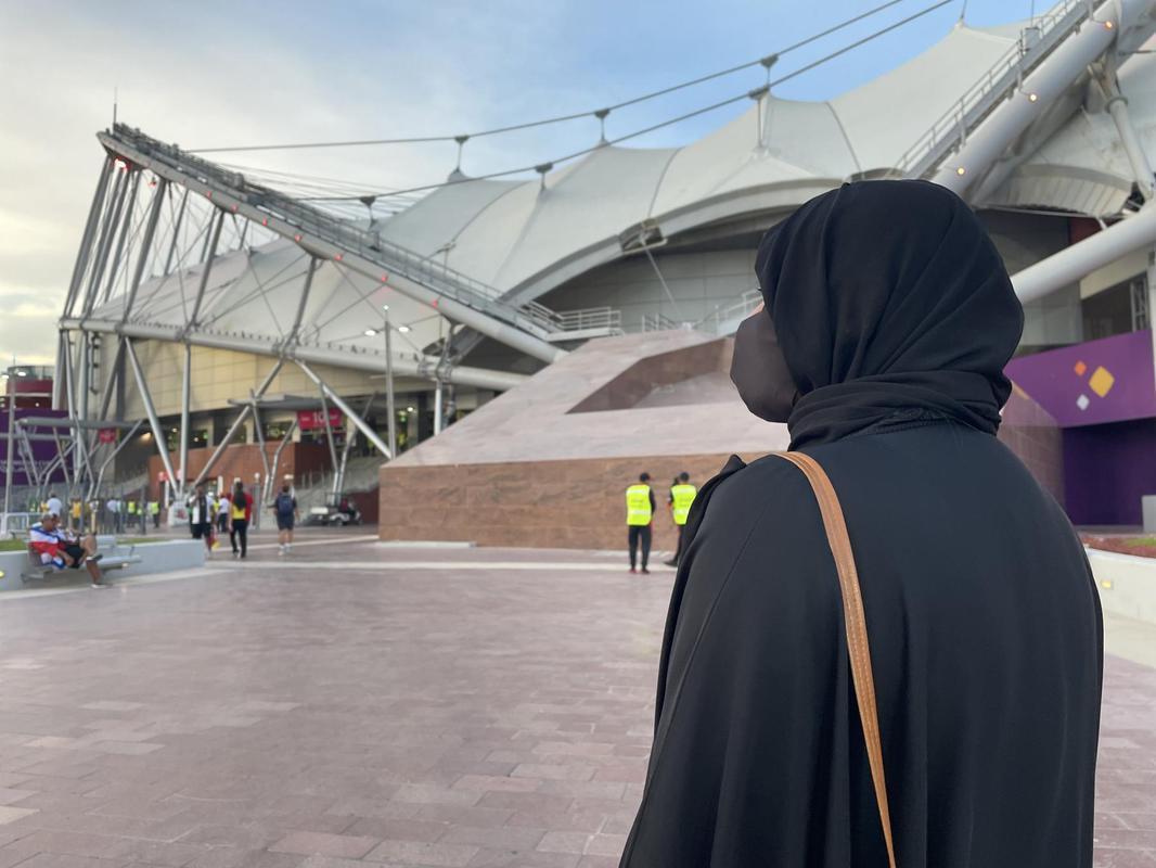 Ambiente masculino e machista do futebol se reproduz em propores maiores na Copa do Mundo. H mulheres como torcedoras nos estdios, mas em pequena quantidade