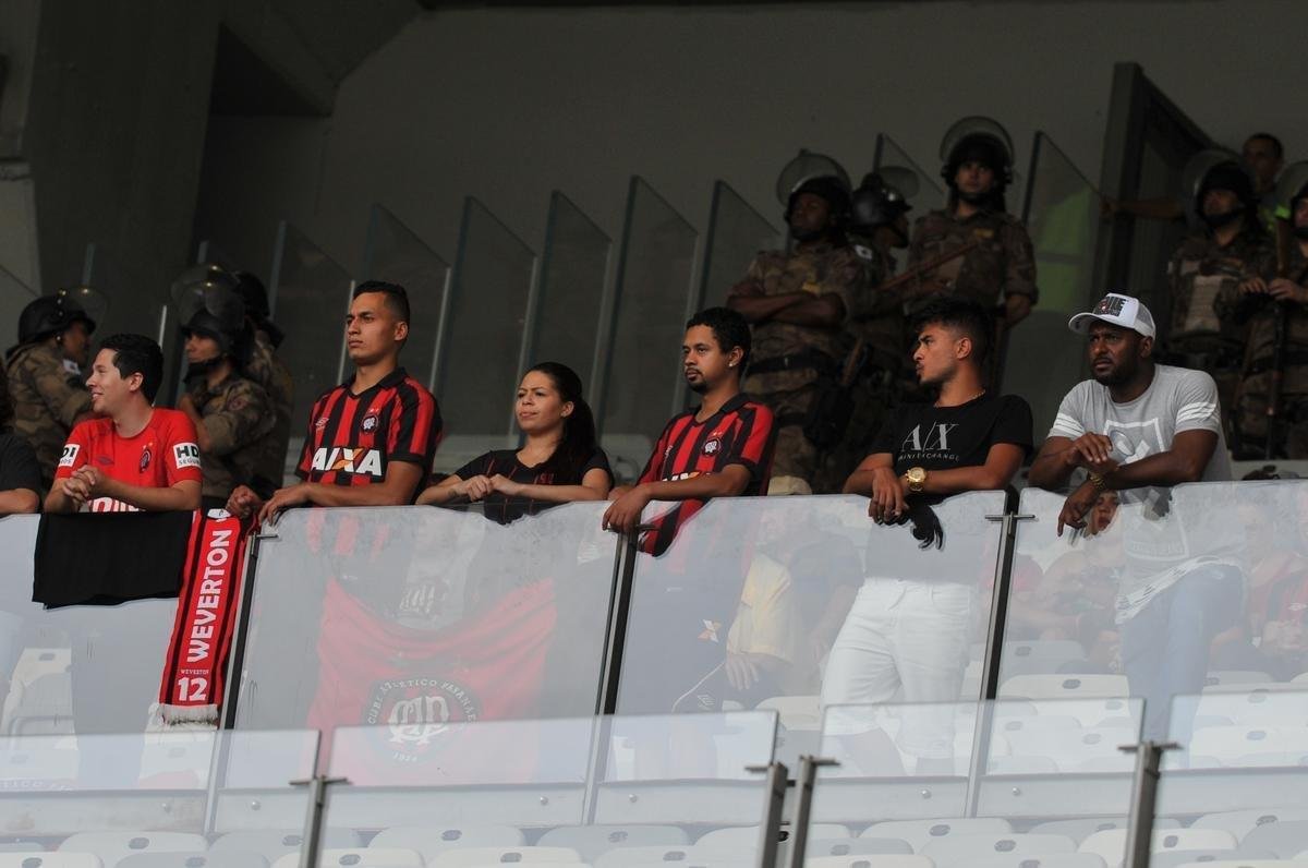 Fotos do jogo entre Cruzeiro e Atltico-PR, no Mineiro, pela 32 rodada do Brasileiro