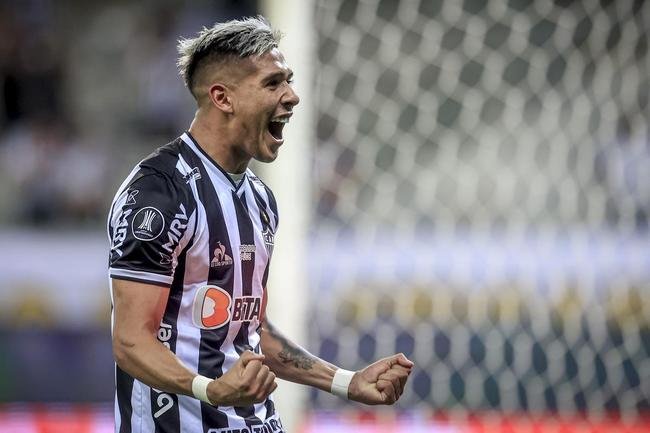 Fotos do gol de placa de Zaracho sobre o River Plate no Mineiro