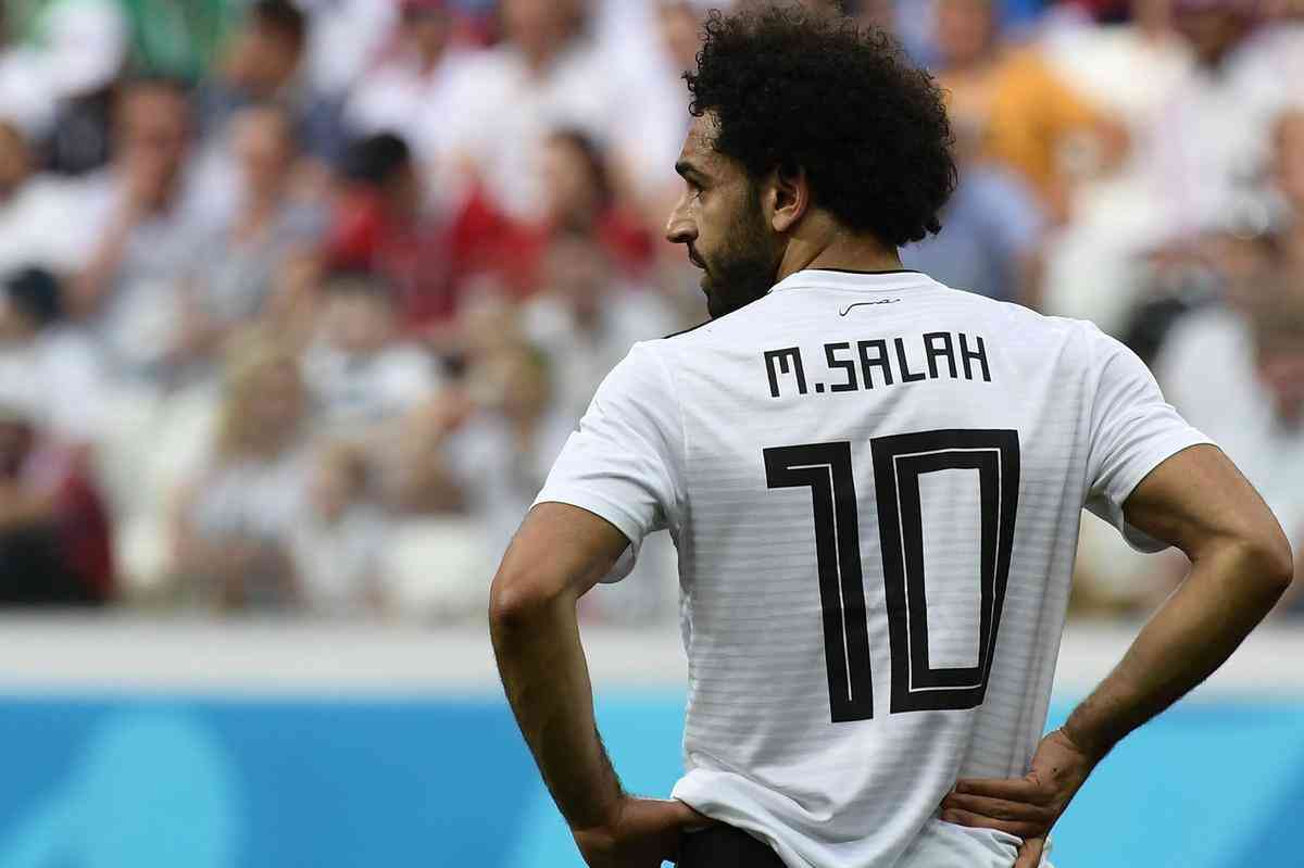3) Mohamed Salah (Liverpool) - 150 mi euros - EGITO
A maior esperana egpcia para a Copa do Mundo, o atacante foi poupado na primeira rodada, na derrota por 1 a 0 para o Uruguai. O jogador do Liverpool ainda se recuperava das dores no ombro, sofridas na final da Liga dos Campees contra o Real Madrid. Em sua estreia no Mundial, marcou seu primeiro gol, de pnalti, mas nada adiantou, j que o Egito foi derrotado por 3 a 1 e foi eliminado. J sem chances de classificao, fez outro na derrota por 2 a 1 para a Arbia Saudita na ltima rodada. 
