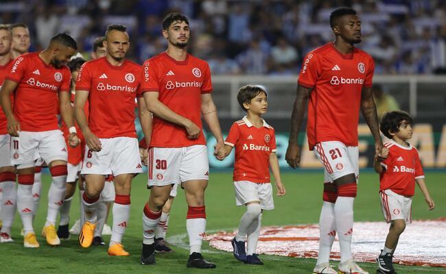 Johnny é desfalque para a partida diante do Nacional (URU)