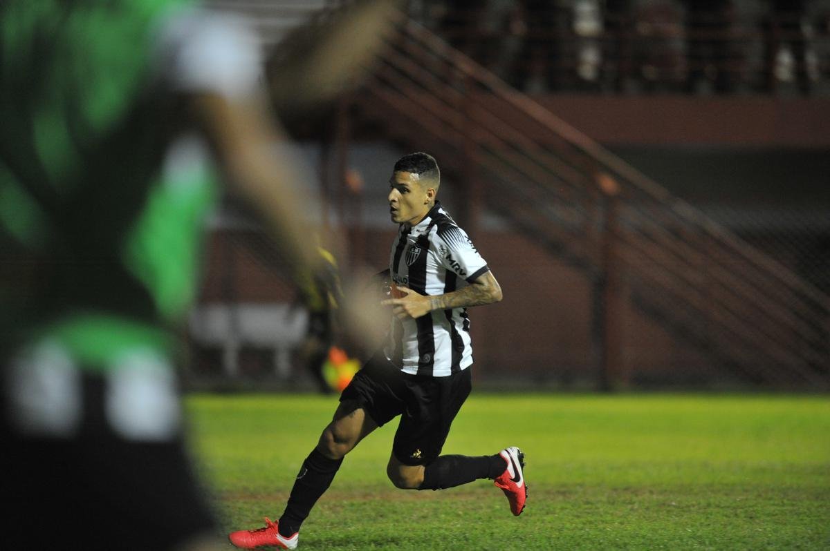 Villa Nova e Atltico se enfrentaram no Alapo do Bonfim, em Nova Lima, pelo Campeonato Mineiro