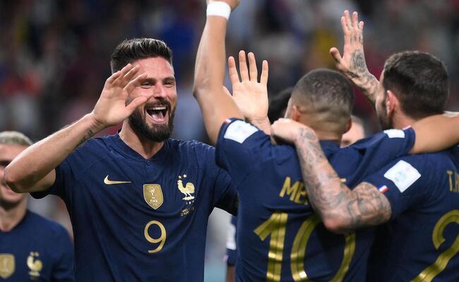 Giroud marcou duas vezes na vitria sobre a Austrlia