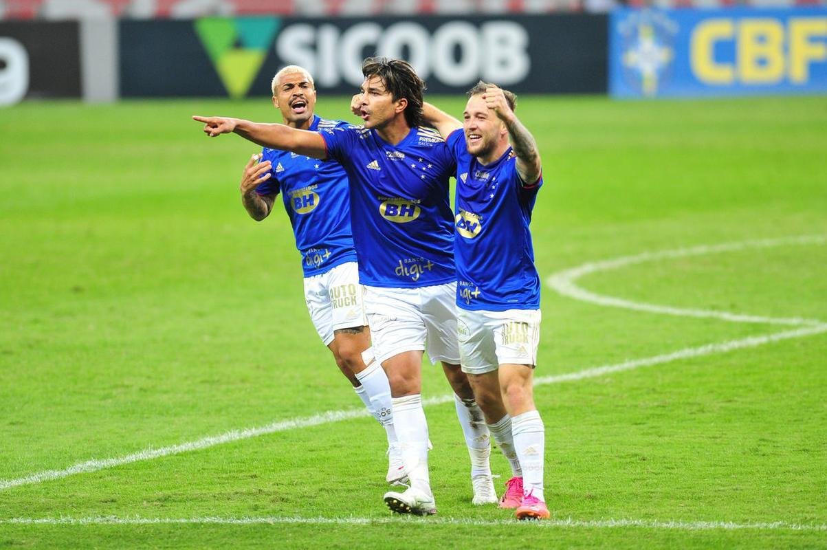 Fotos de Cruzeiro x Londrina, no Mineiro, pela 15 rodada da Srie B