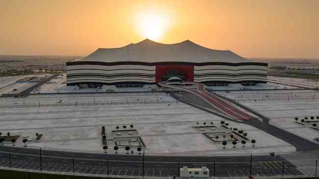 Estádio Al Bayt: localizada em Al Khor, arena tem design inspirado na Bayt al sha'ar, tenda tradicionalmente utilizada por nômades como proteção contra o sol desértico no Catar