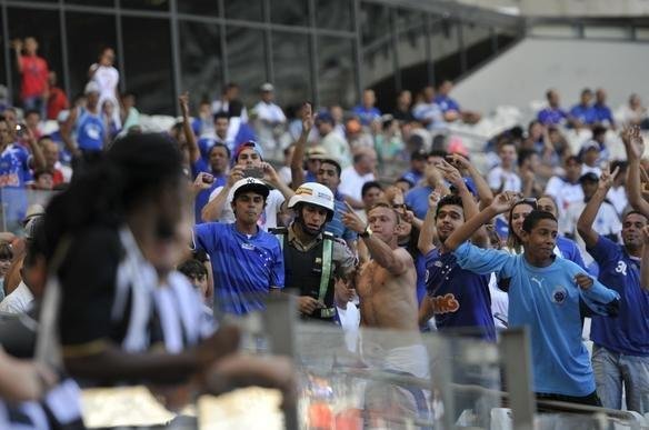 Torcida do Cruzeiro no clssico contra o Atltico no Mineiro