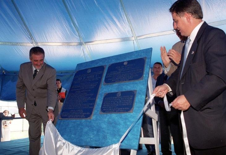 Inauguração da Toca da Raposa II em 9 de março de 2002. Na ocasião, presidente do Cruzeiro, Zezé Perrella, recebeu figuras ilustres, como o técnico da Seleção Brasileira, Luiz Felipe Scolari, e outras autoridades públicas municipais, estaduais e federais