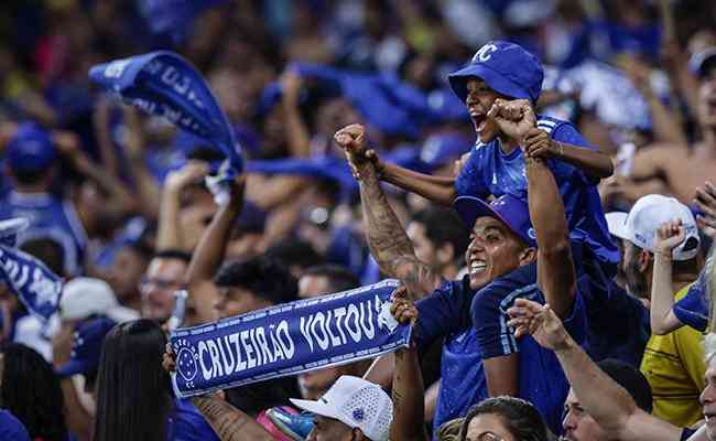 Torcida empurrou o Cruzeiro rumo ao acesso  Srie A do Brasileiro