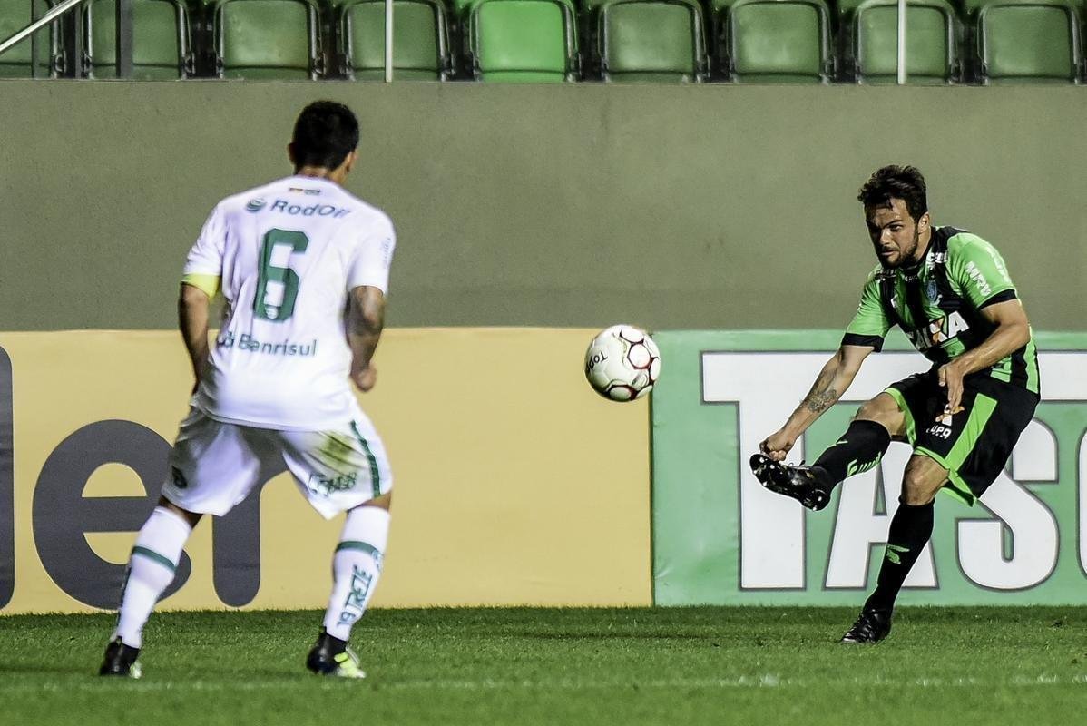 Norberto - com um gol e cinco assistncias em 24 jogos na Srie B, Norberto foi aprovado pela diretoria do Amrica e teve o contrato renovado por mais um ano. Ele disputar posio no ano que vem com Aderlan, que ser emprestado ao Coelho pelo Corinthians de Alagoas.