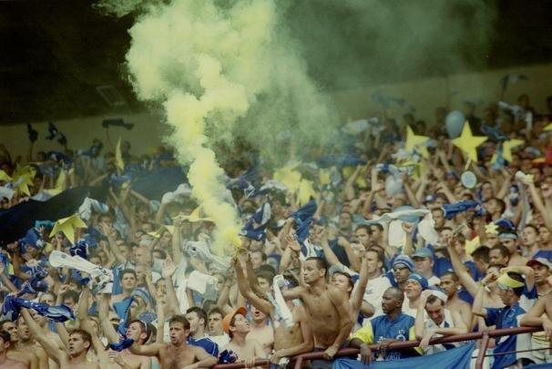 Torcida do Cruzeiro lotou Mineiro em 30 de novembro de 2003 para assistir ao duelo com o Paysandu, pela 44 rodada do Campeonato Brasileiro, que confirmaria o ttulo brasileiro e a Trplice Coroa. O pblico foi de 73.141 pagantes e gerou uma renda de R$ 827.201,00. O nmero de presentes no foi divulgado. O time celeste no decepcionou, venceu por 2 a 1, com gols de Zinho e Mota, e deu incio  festa em Belo Horizonte.