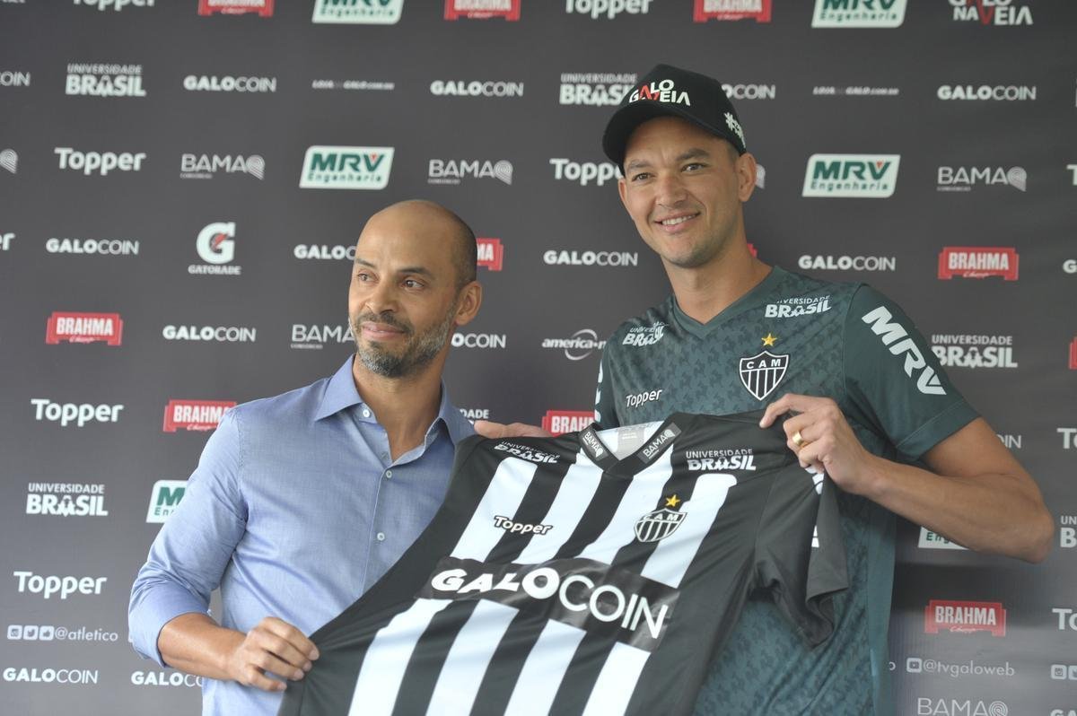 Zagueiro Rver, de 34 anos, assinou contrato com o Atltico at o fim da temporada 2021