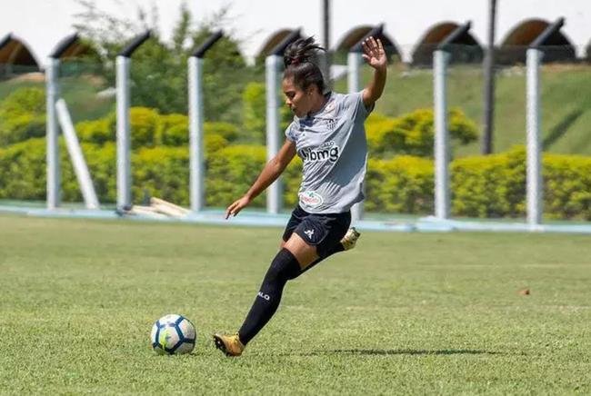 A atacante Gabrielle Jesus foi diagnosticada com COVID-19 em 20 de novembro de 2020.