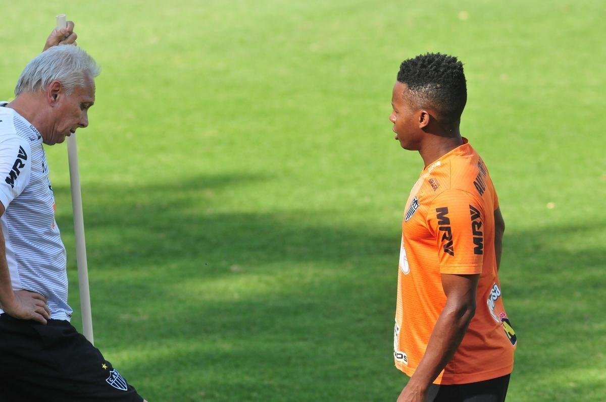 Tcnico Rodrigo Santana comandou treino nesta tera-feira  tarde, na Cidade do Galo, e definiu o time do Atltico para enfrentar o Coln, na Argentina, pela semifinal da Copa Sul-Amercana: Cleiton; Patric, Igor Rabello, Rver e Fbio Santos; Z Welison e Elias; Char, Vincius e Cazares; Franco Di Santo.