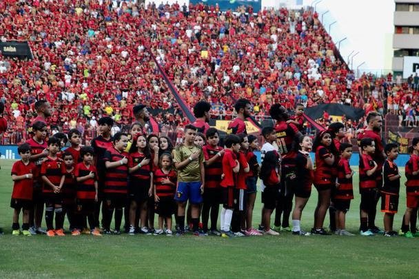 Em campo, Sport e Criciúma se enfrentaram pela 34ª rodada da Série B