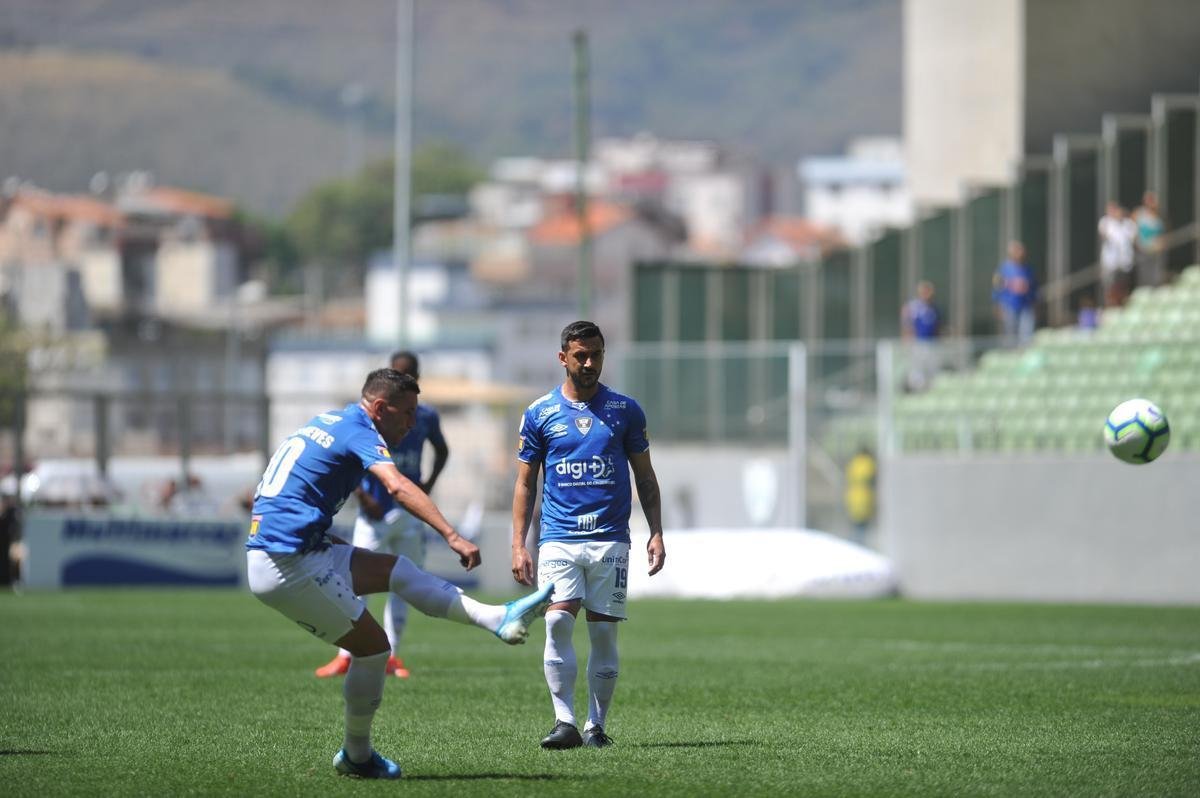 Lances da partida entre Cruzeiro e Grmio, no Independncia, pela 18 rodada do Campeonato Brasileiro