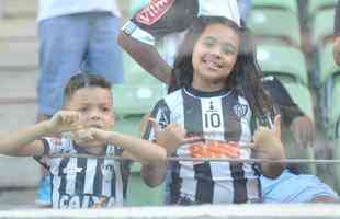 Torcida do Atltico acompanha duelo contra o Palmeiras, no Independncia