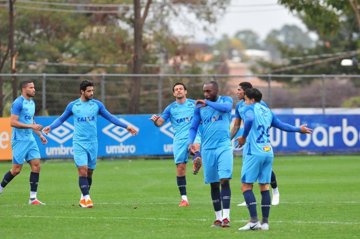 Cruzeiro iniciou preparao para clssico contra o Atltico com reservas em campo na Toca da Raposa II
