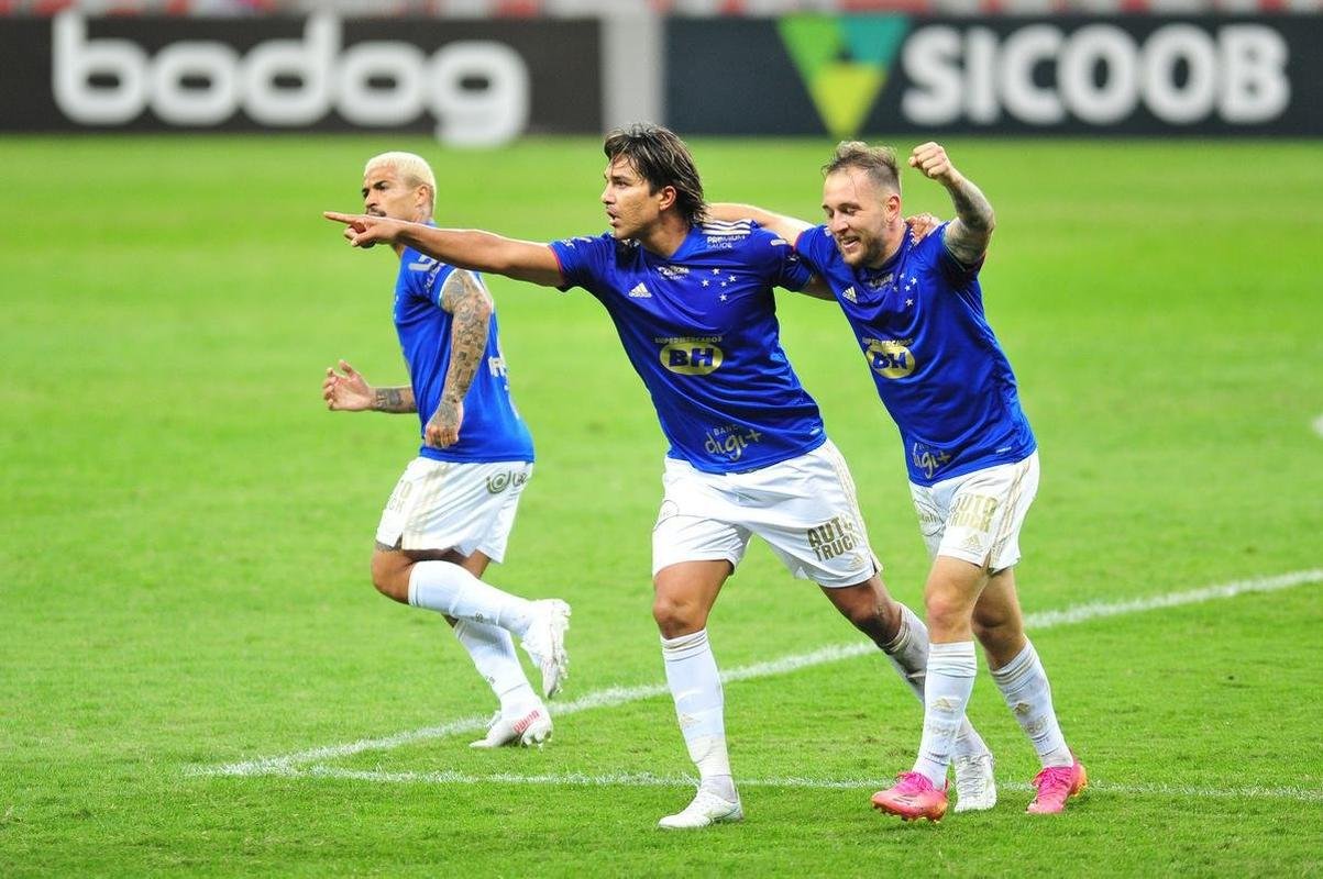 Fotos de Cruzeiro x Londrina, no Mineiro, pela 15 rodada da Srie B