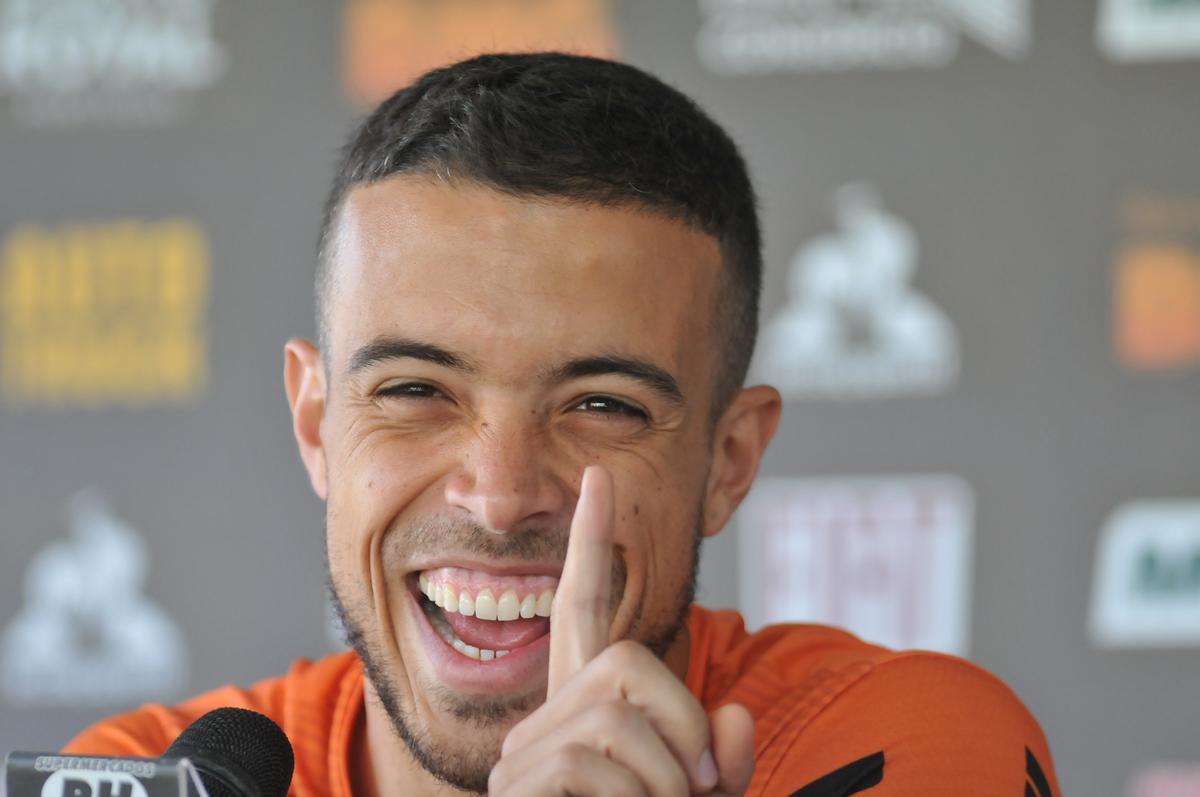 Tarde na Cidade do Galo teve entrevista de Di Santo, pronunciamento de Rui Costa e treino