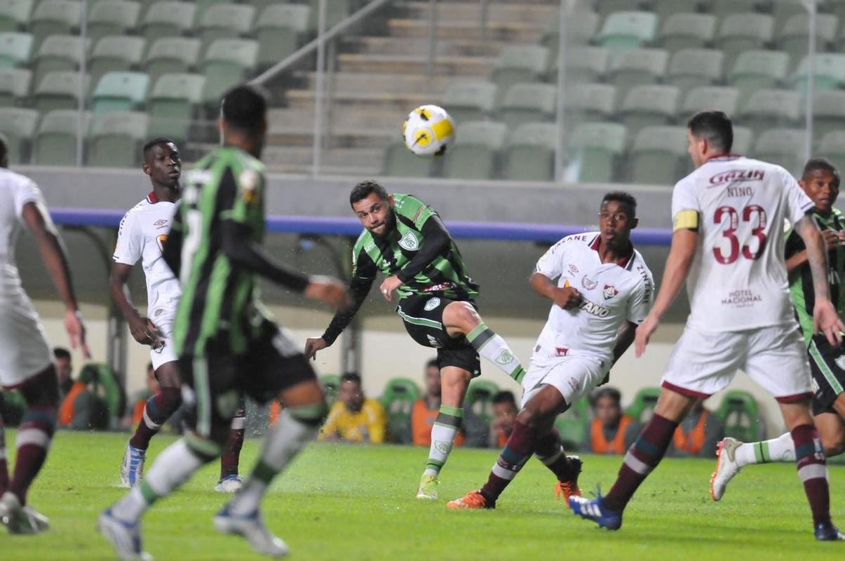 Fotos do jogo entre Amrica e Fluminense, no Independncia, em Belo Horizonte, pela 12 rodada do Campeonato Brasileiro