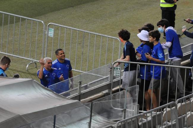 dolos do Cruzeiro, Nonato e Marcelo Ramos participaram de ao com scios-torcedores do clube antes da partida contra o Sport pela Srie B (28/6/2022)