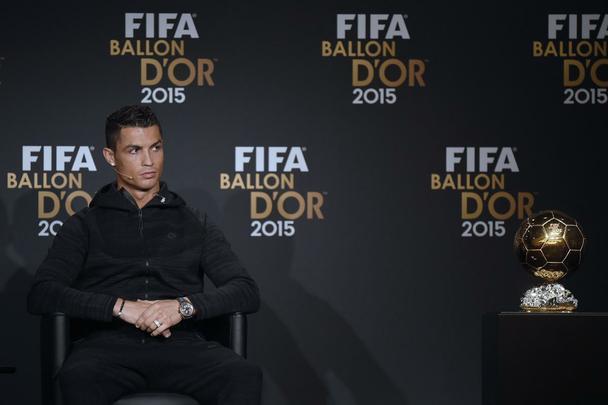 Confira as fotos dos bastidores e da cerimônia da Bola de Ouro